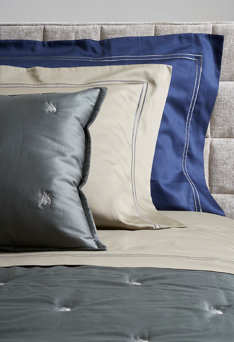 Api satin Ricami metallici темно-серое